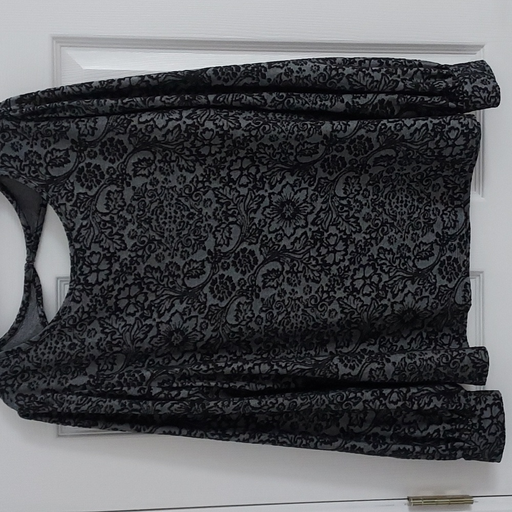 Black and Gray Floral Knit Top